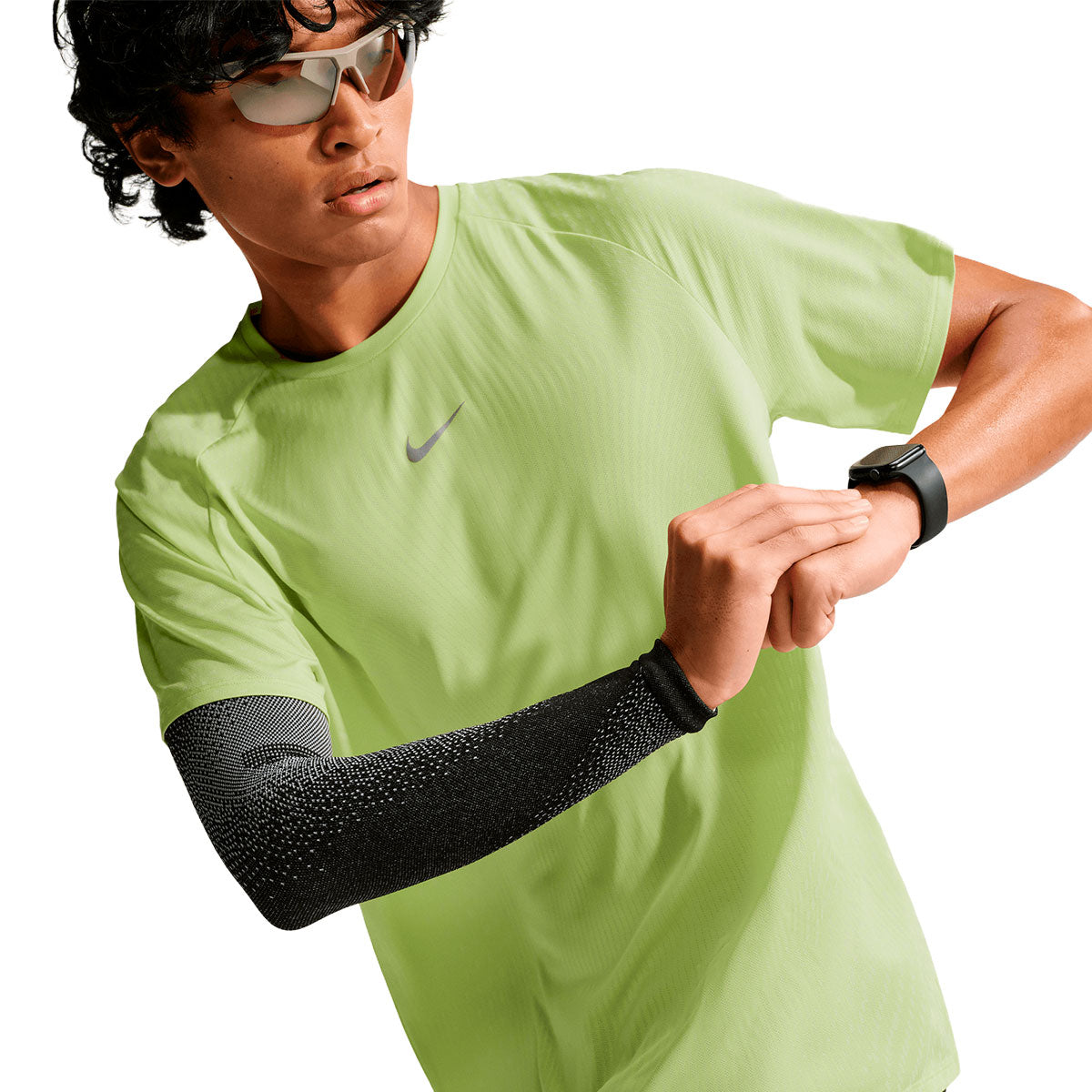 Grøn Nike Aero-FIT t-shirt med kortærmet design og logo