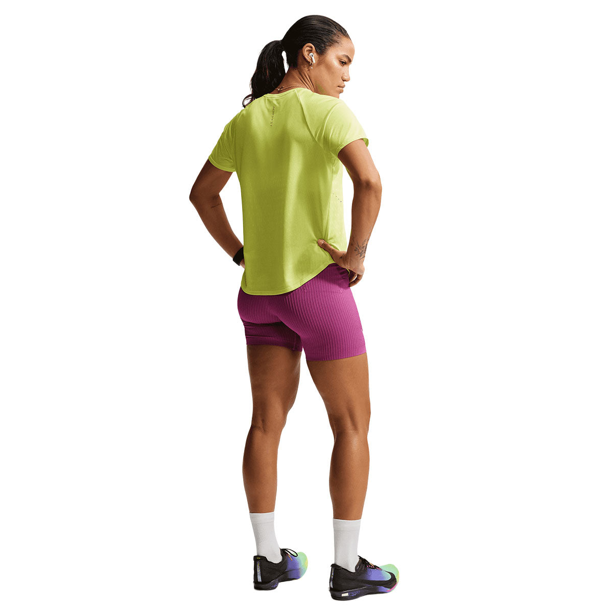 Nike Swift Aero-FIT T-shirt i grøn med kort ærme dame