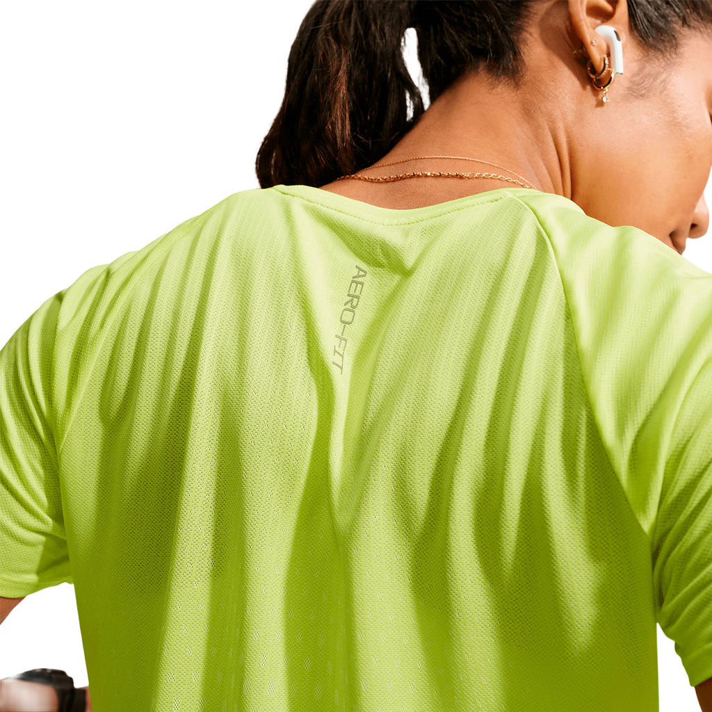 Nike Swift Aero-FIT T-shirt i neonlime farve set bagfra