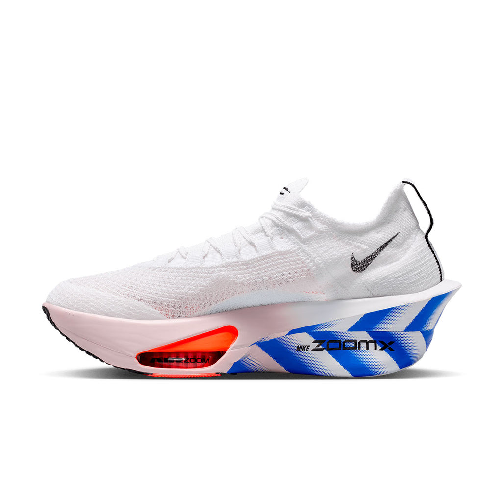 Hvid Nike Alphafly Next% 3 løbesko med blå detaljer og rød udluftning