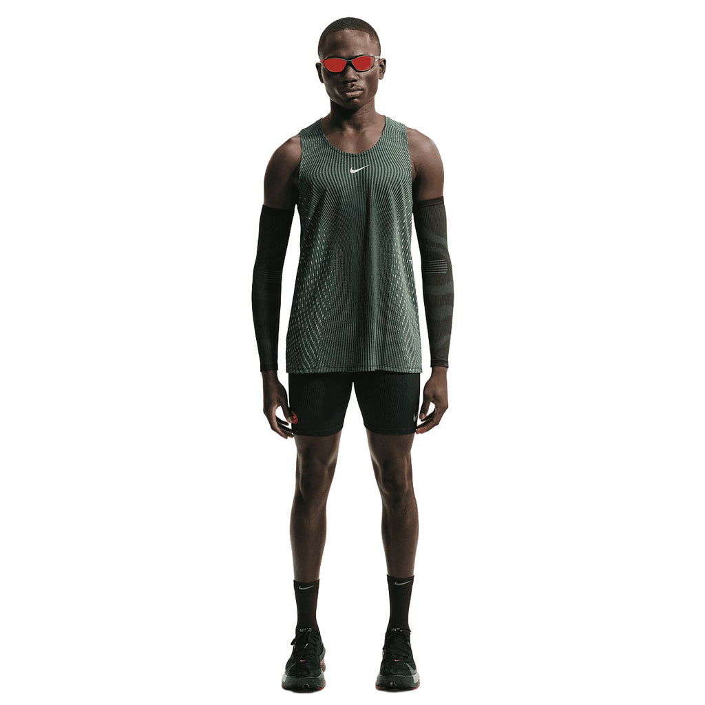 Nike Aero-FIT herre løbetanktop med rund hals og rød logo