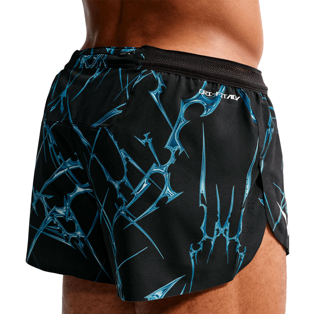Nike AeroSwift herre shorts med sort-blåt grafisk mønster og elastik i taljen