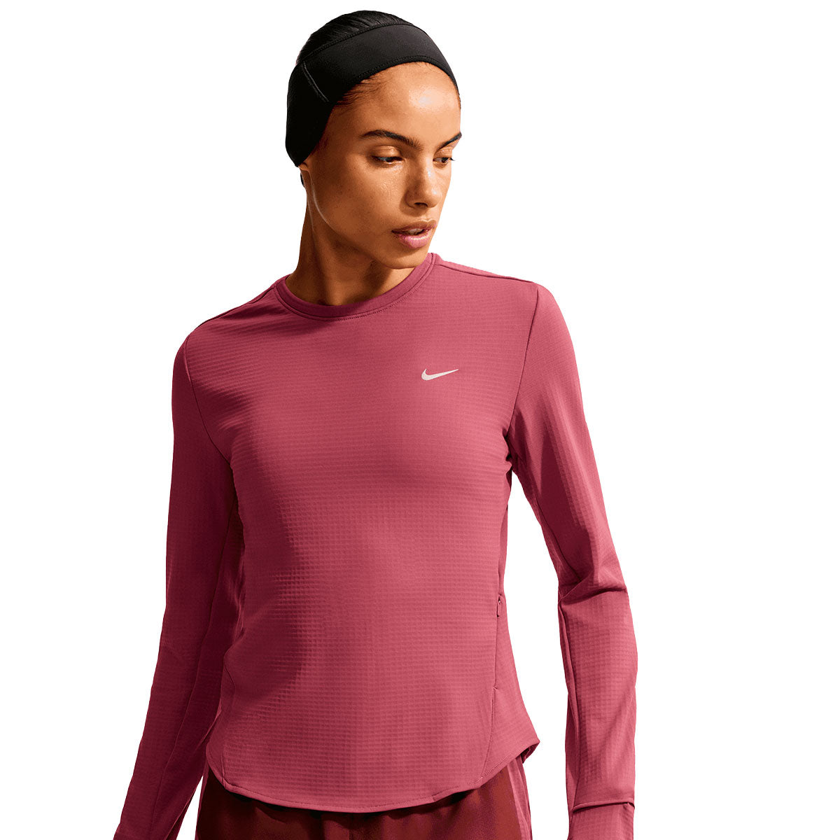 Nike Therma-FIT langærmet trøje i burgunder med rund hals og logo