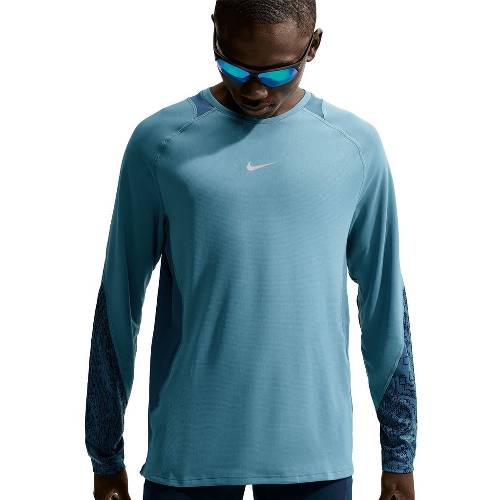 Nike Dri-FIT Stride langærmet trøje med blå sømme til herre