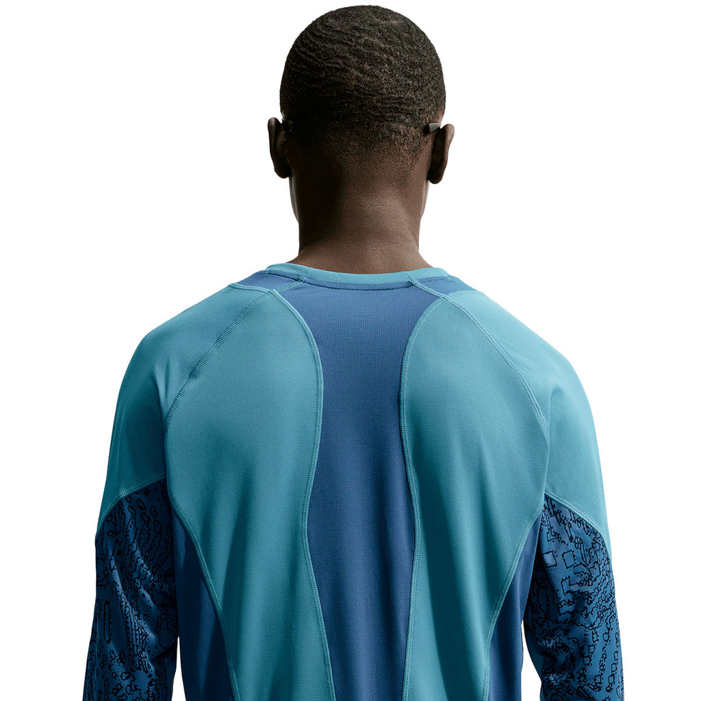 Nike Dri-FIT Stride langærmet trøje med blå raglanærmer og rygpanel
