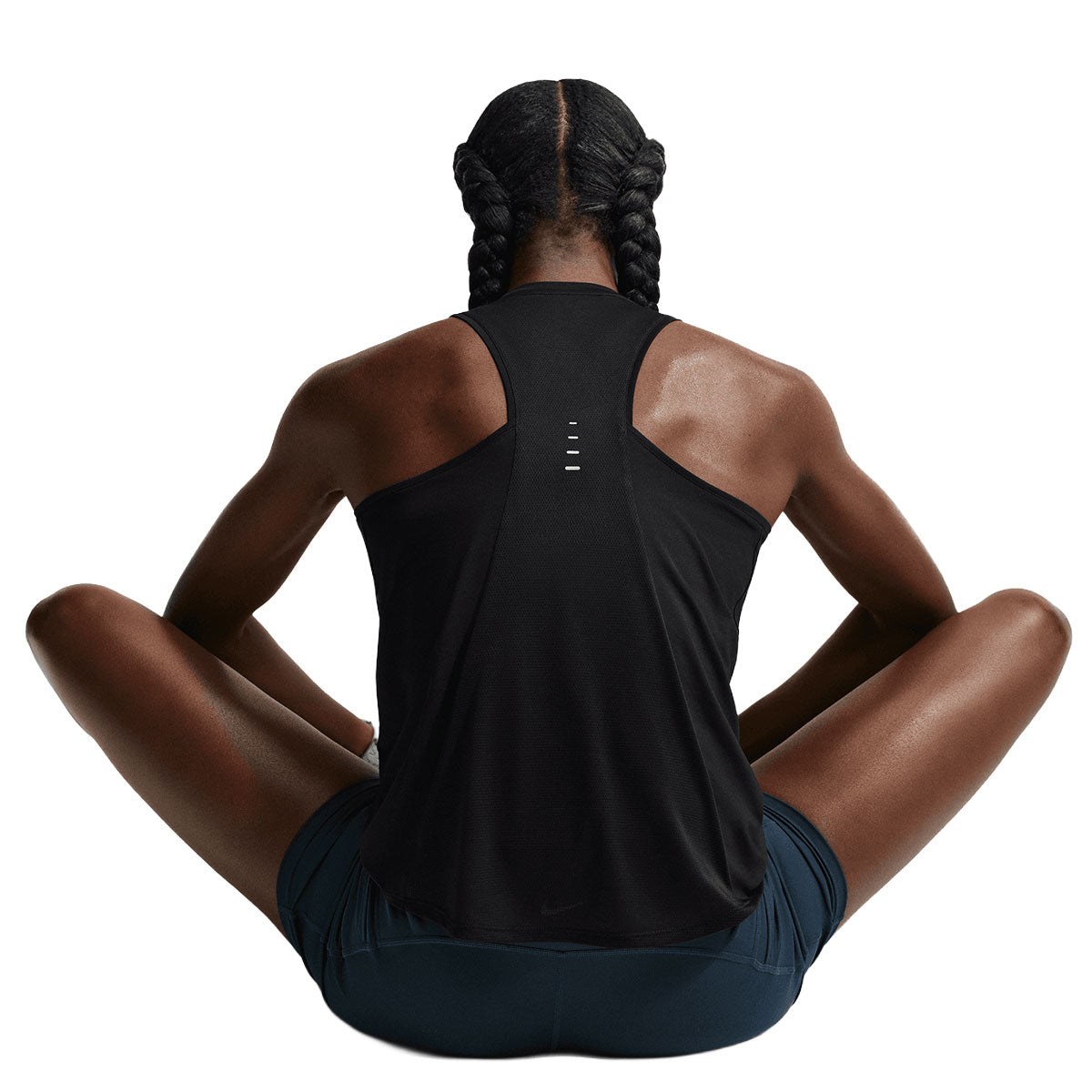Nike Swift tanktop til dame, sort ryg med racerback og logodetaljer