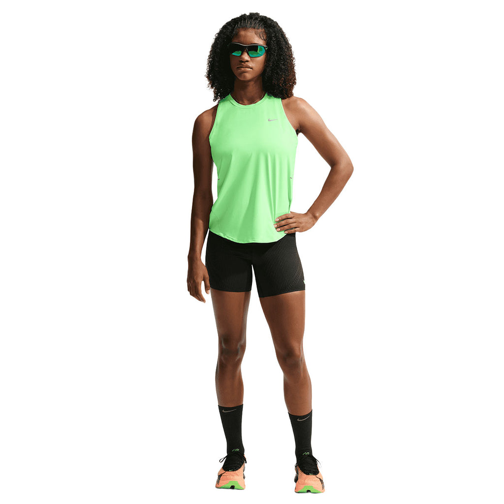 Nike Swift Tank Top dame i neon grøn farve og ærmeløs design