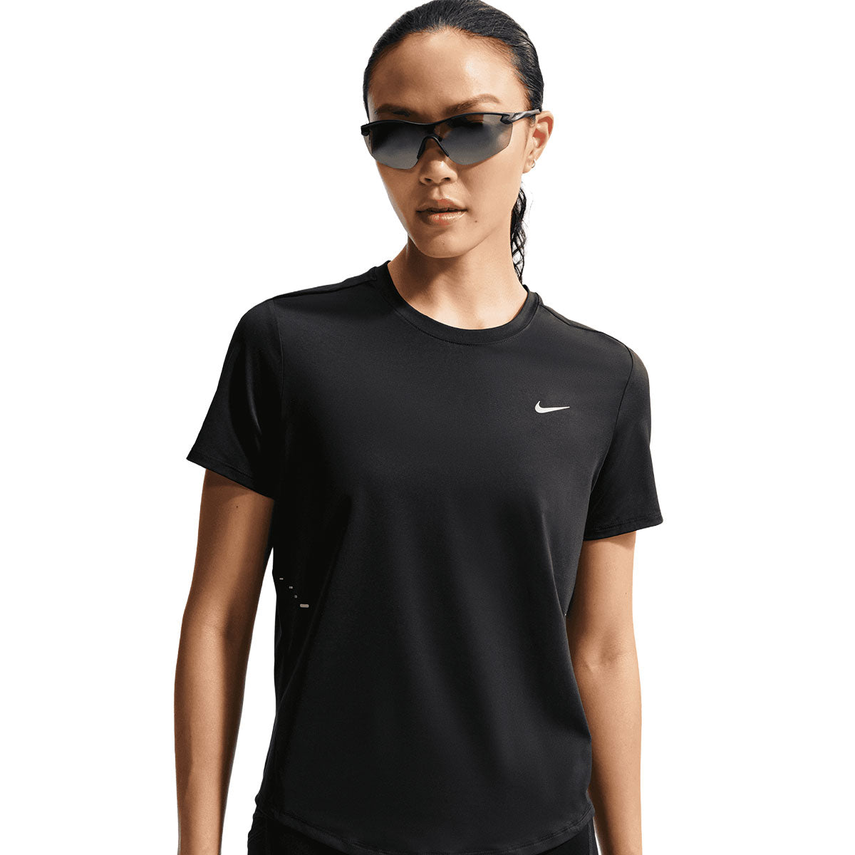Nike Swift Top SS Dame sort T-shirt med korte ærmer og rund hals