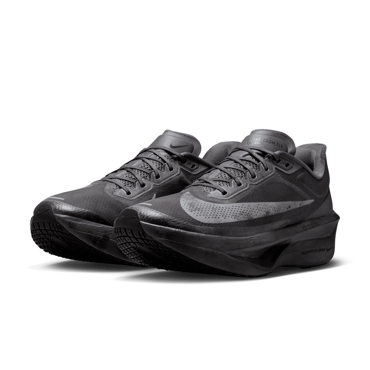 Nike Zoom Fly 6 herres løbesko i sortgrå farve med snørebånd