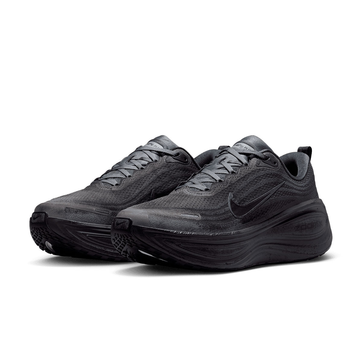 Nike Vomero Plus løbesko i sort med snørebånd og grov sål