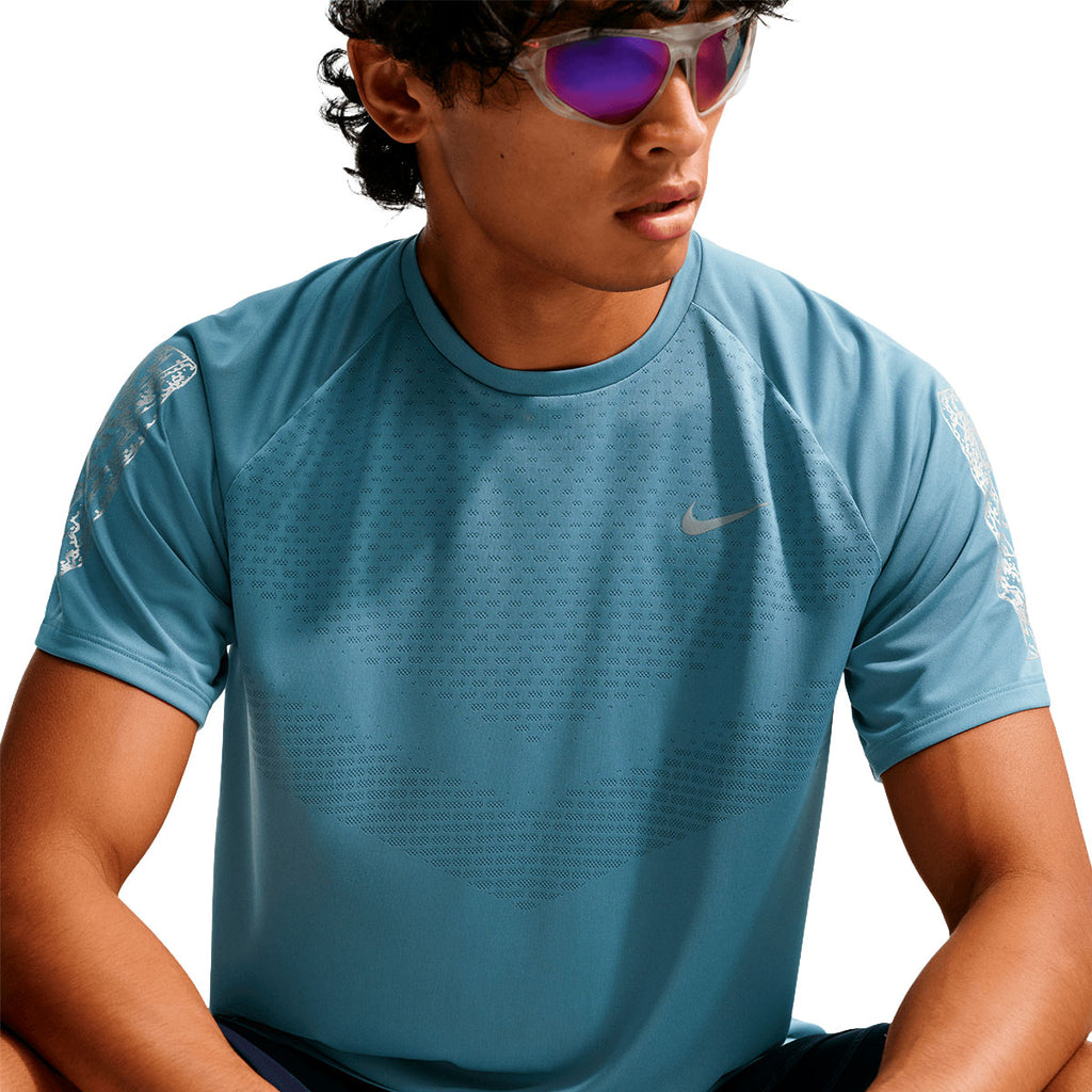 Blå Nike Dri-FIT Stride T-shirt med korte ærmer og rund hals til mænd