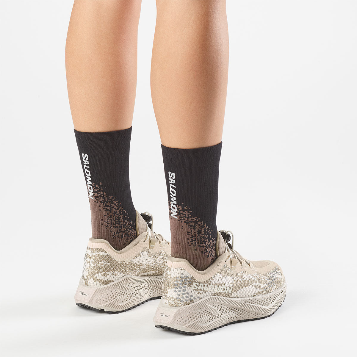 Salomon Aero Glide 4 GRVL dame løbesko med snørebånd og sokker
