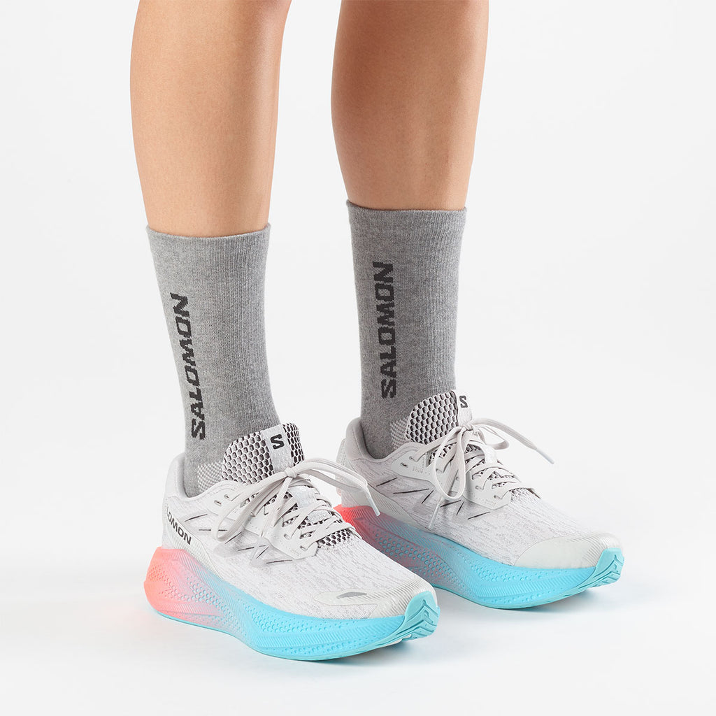 Salomon Aero Glide 4 gradient løbesko med hvide snørebånd og blå sål