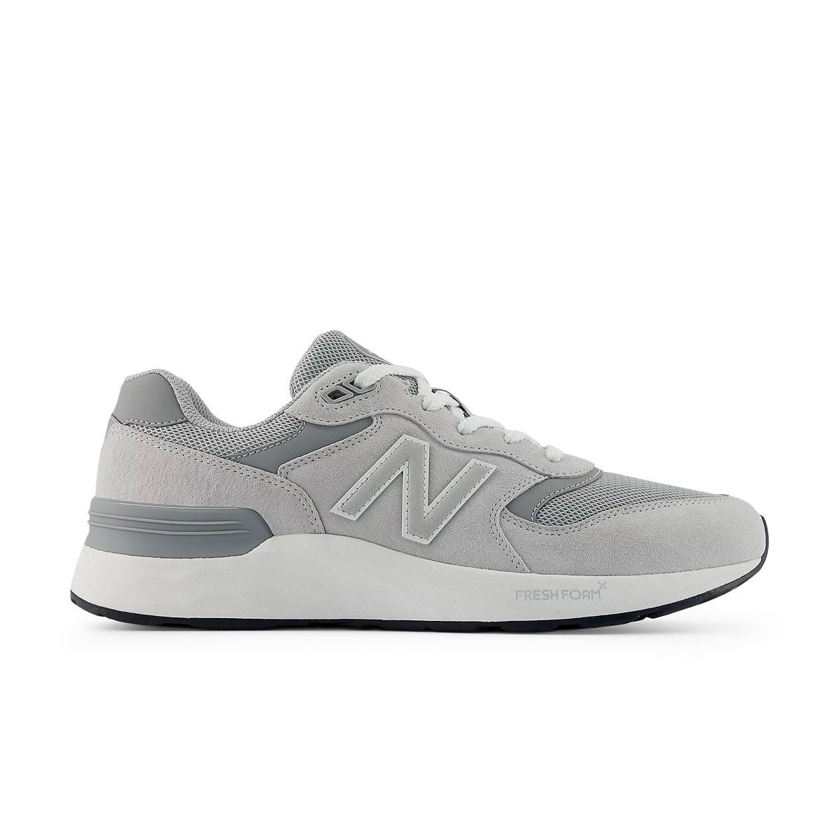 Grå New Balance 880 walkingv7 herresko med snørebånd og logo