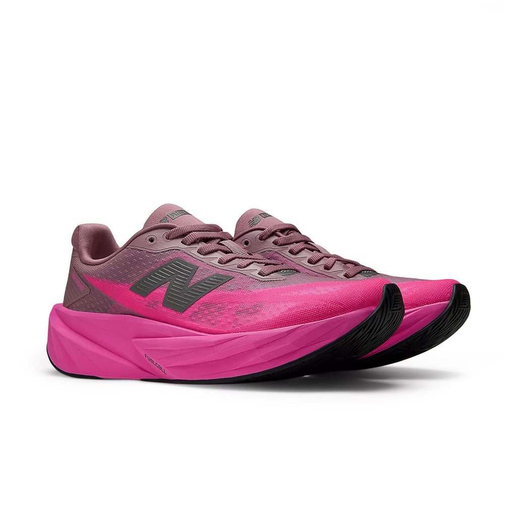 New Balance FuelCell Rebel v5 løbesko i lyserød og grå forside