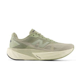 Grå New Balance FuelCell Rebel v5 herreløbesko med snørebånd