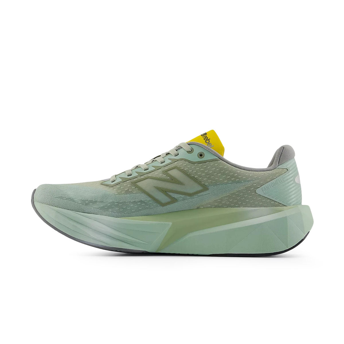 New Balance FuelCell Rebel v5 herre løbesko i grøn farve