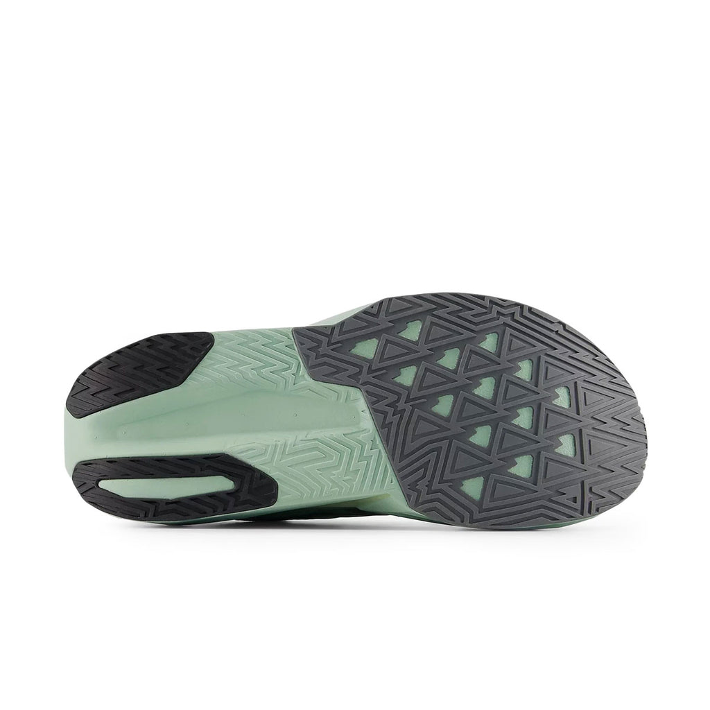 New Balance FuelCell Rebel v5 løbesko med mønstret ydersål