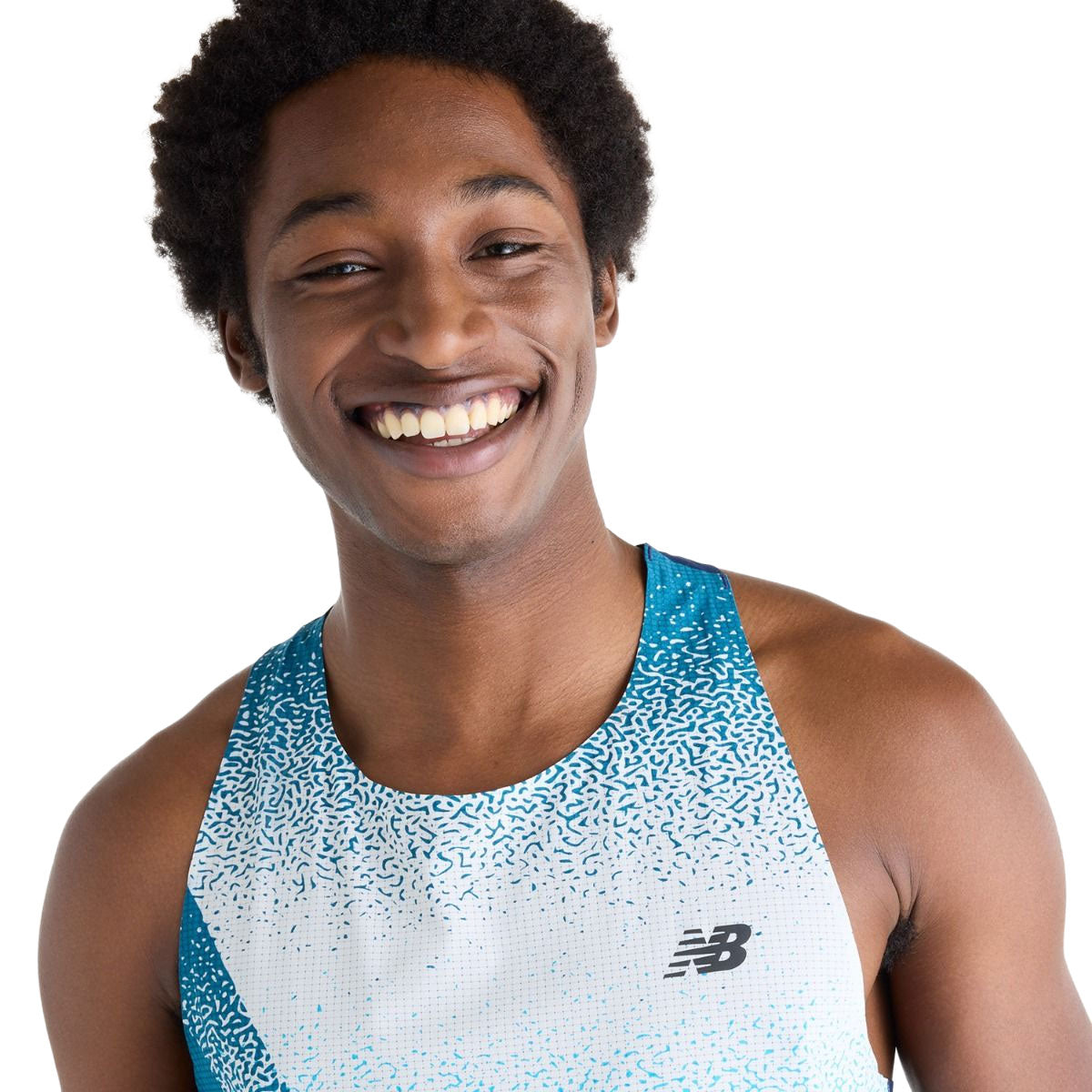 Blå New Balance singlet med hvidt tryk og racer-race dag-logo