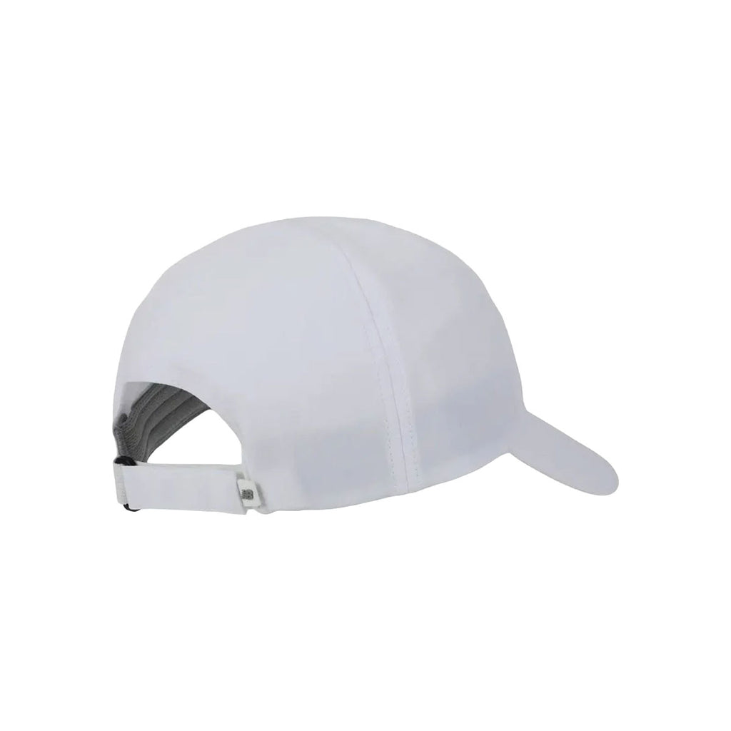 Hvid New Balance 6-panel performance hat set fra siden
