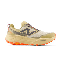 New Balance Fresh Foam X Hierro v9 herre trailsko i beige med orange sål