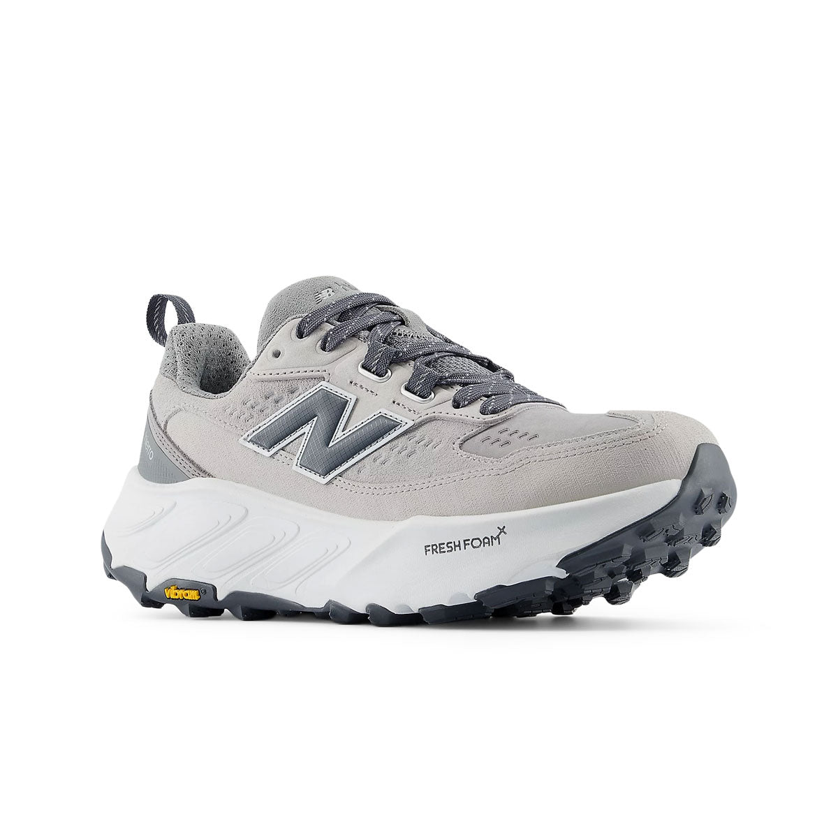 Grå New Balance Hierro V9 dame trail sko med Vibram sål