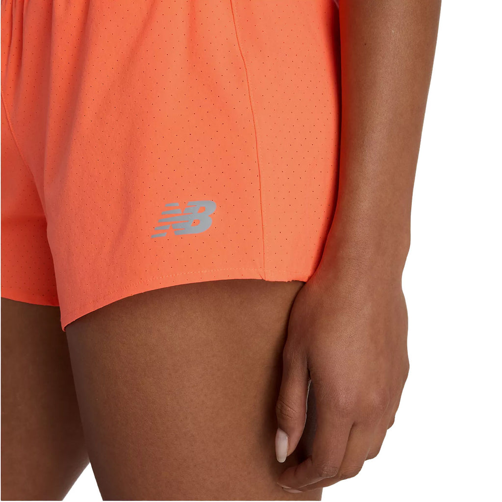 Orange New Balance RC shorts til damer med perforeret stof