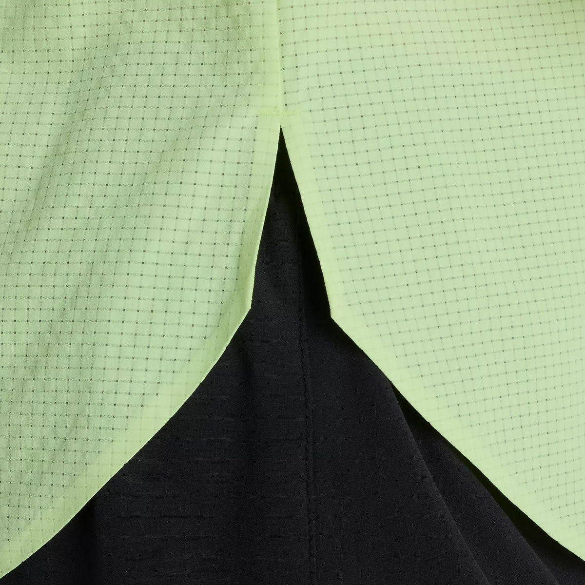Lys grøn New Balance Race Day T-shirt med detaljeret mønster