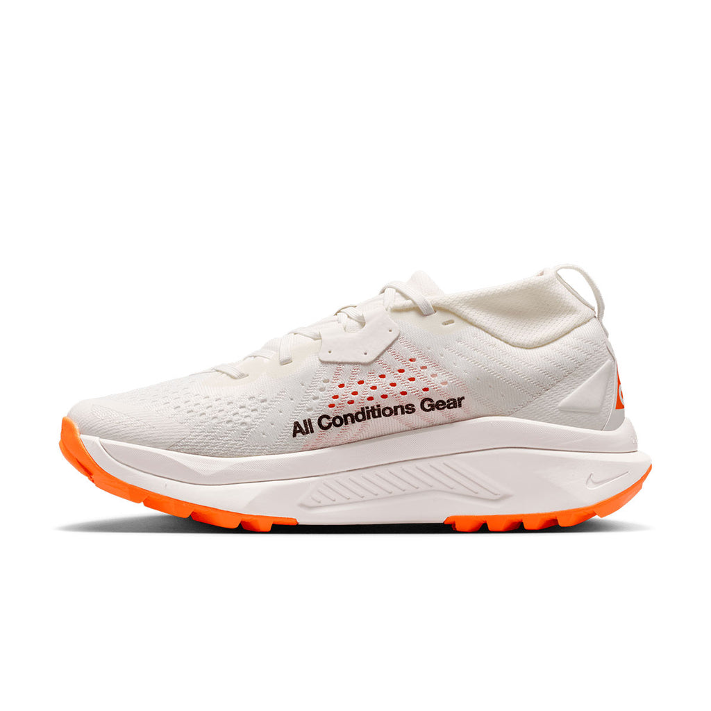 Nike ACG Zegama Trail Dame i hvid med orange detaljer