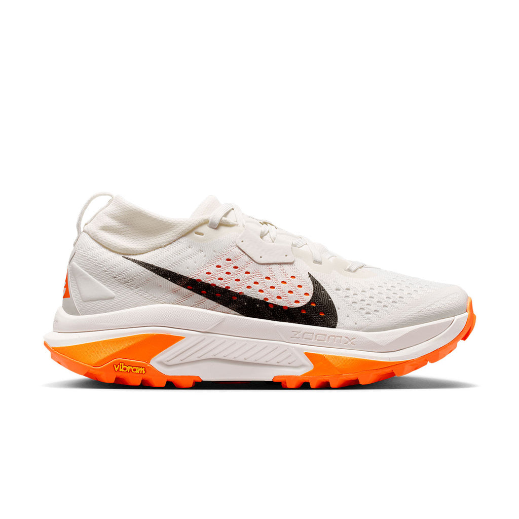 Nike ACG Zegama Trail Dame i hvid og orange farve