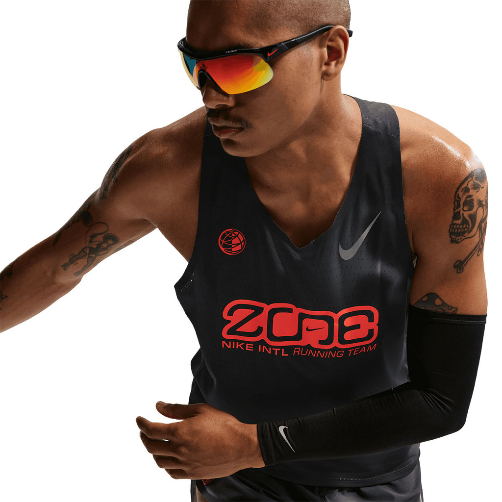 Nike Dri-FIT ADV Aeroswift Energy Singlet til mænd med logo og grafisk design