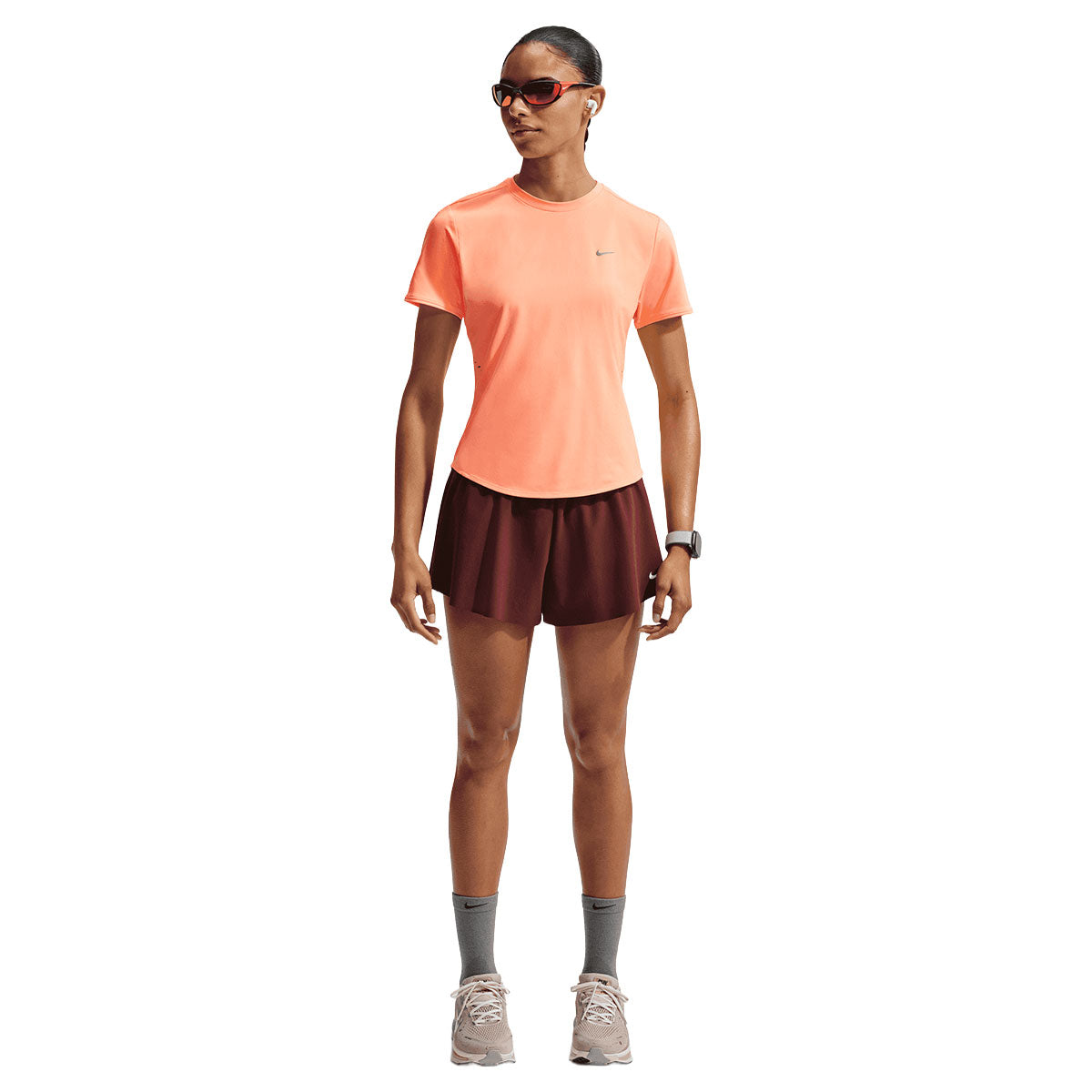 Nike Swift SS Top til damer i lys orange med korte ærmer