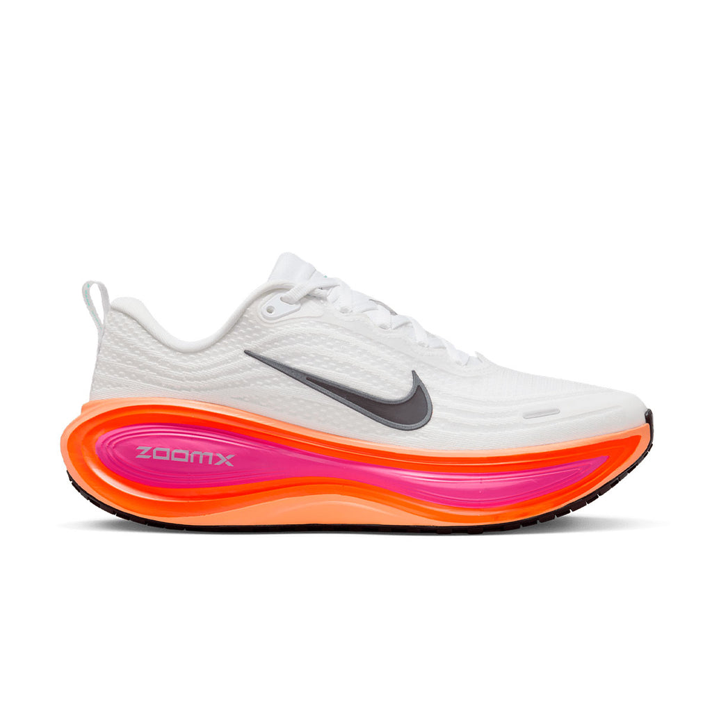 Nike Vomero Plus Dame løbesko i hvid med farvet sål