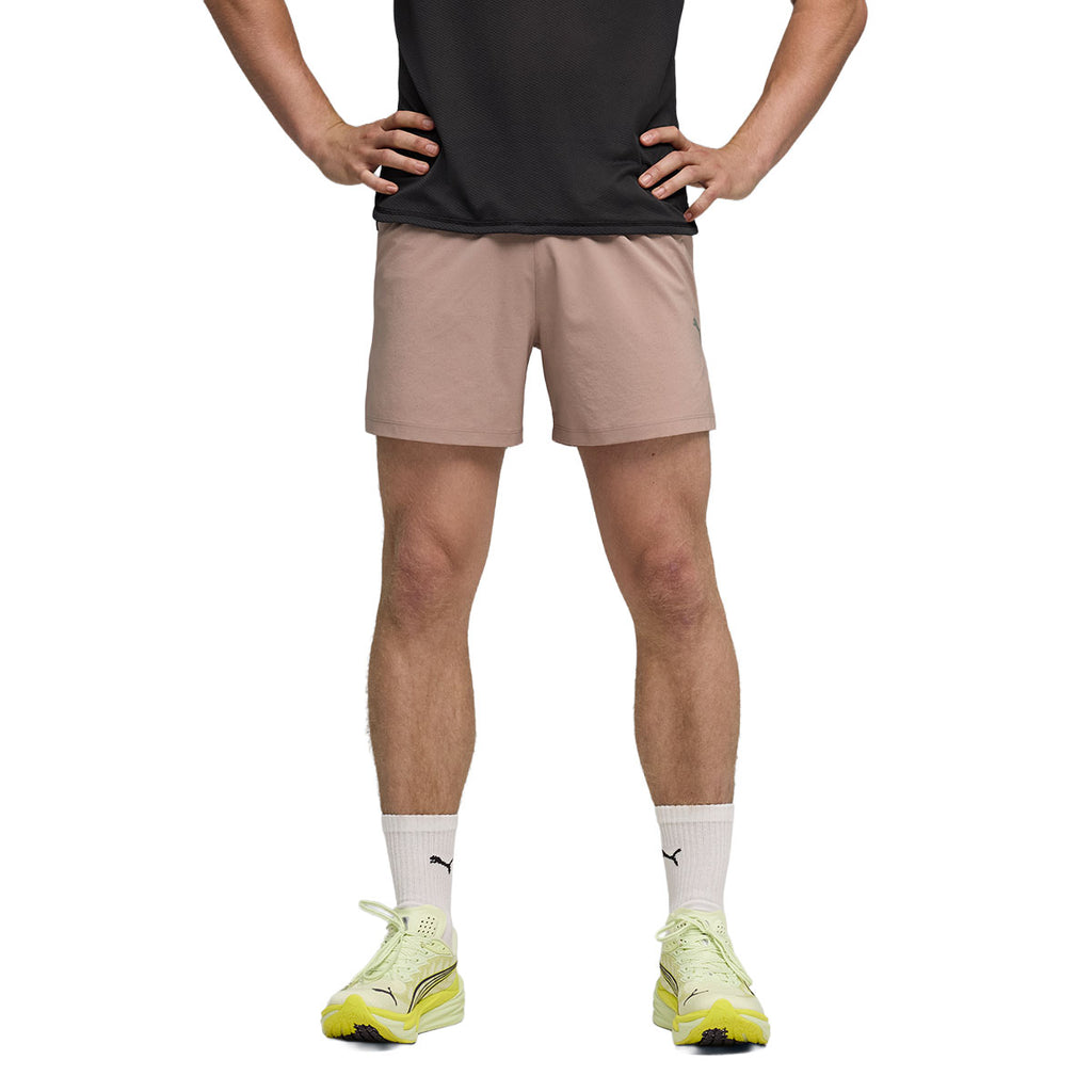 Puma Dreamrun 5" Drycell shorts til herrer i lyserød farve