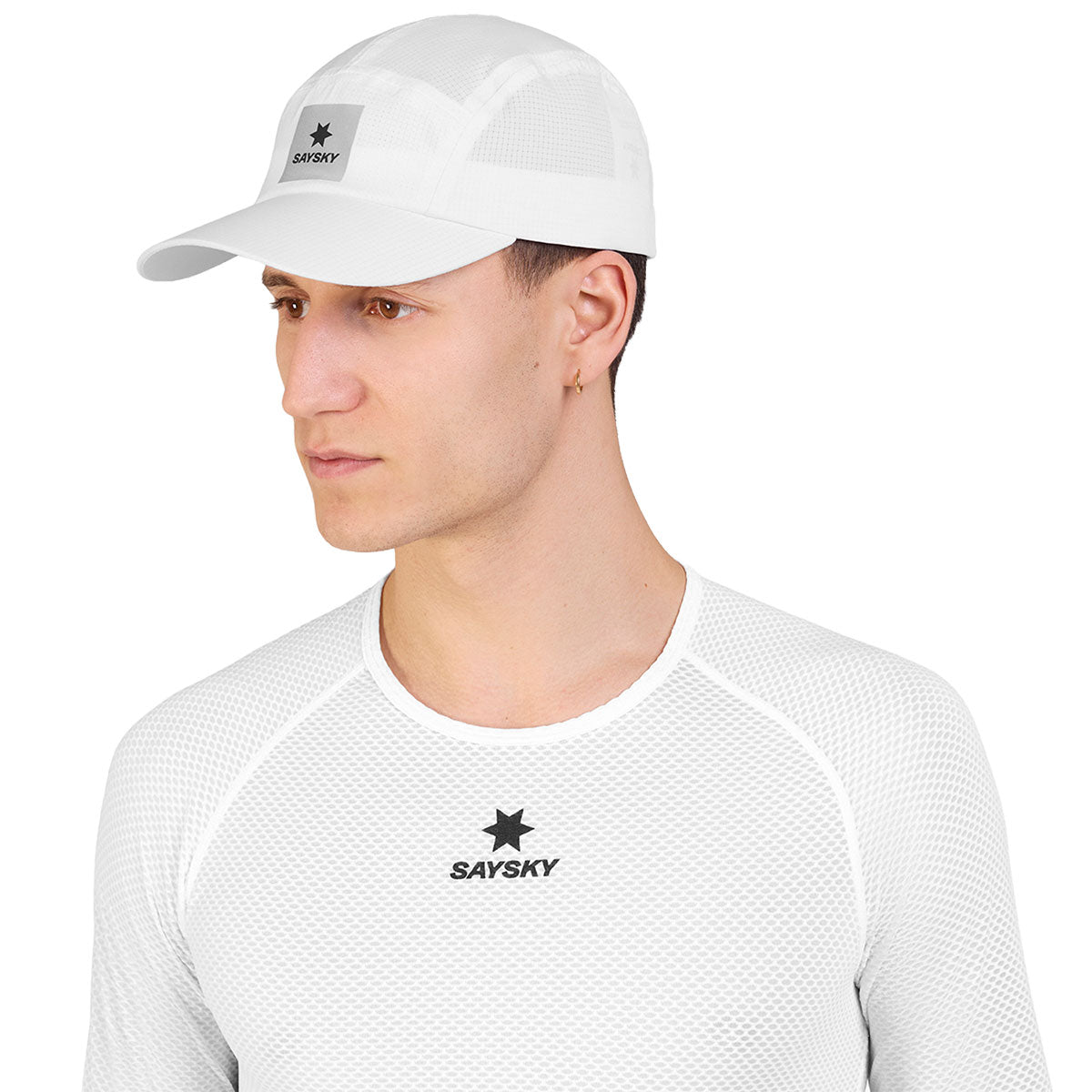 Hvid Saysky Flow cap med logo mærkat på fronten