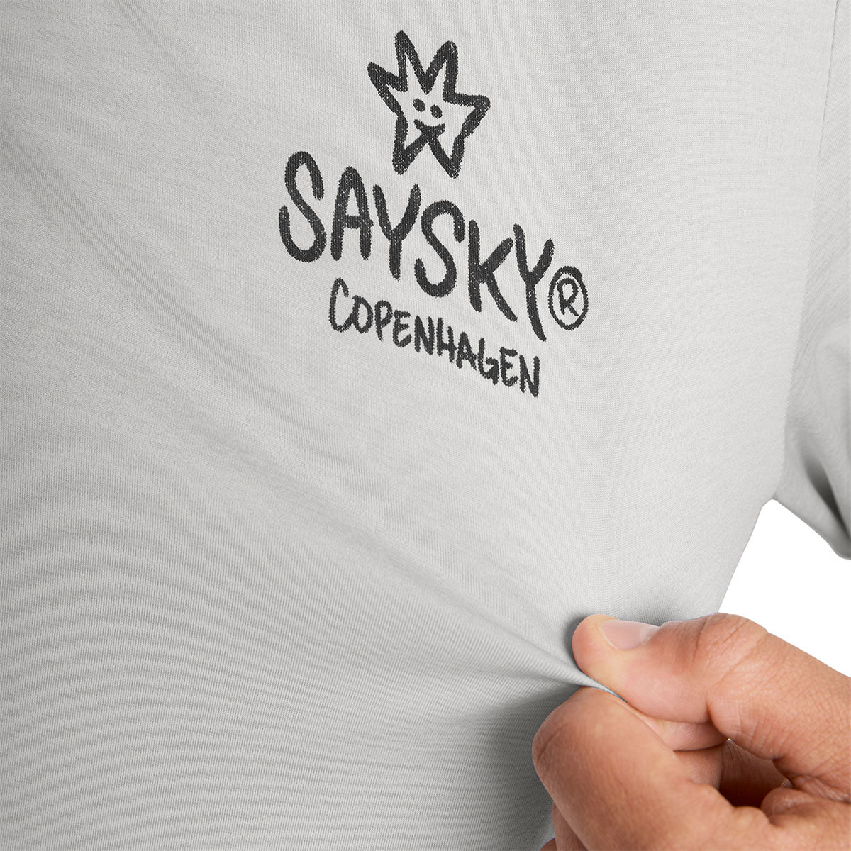 Langærmet trøje med Saysky logo foran og tekstmotiv på brystet