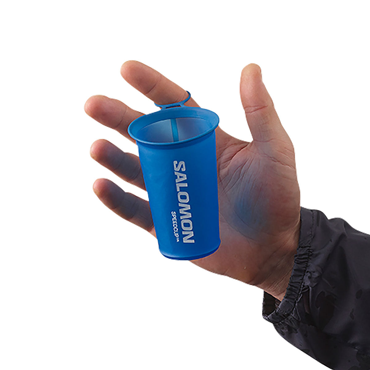 Salomon Soft Cup Speed i blå farve i en hånd