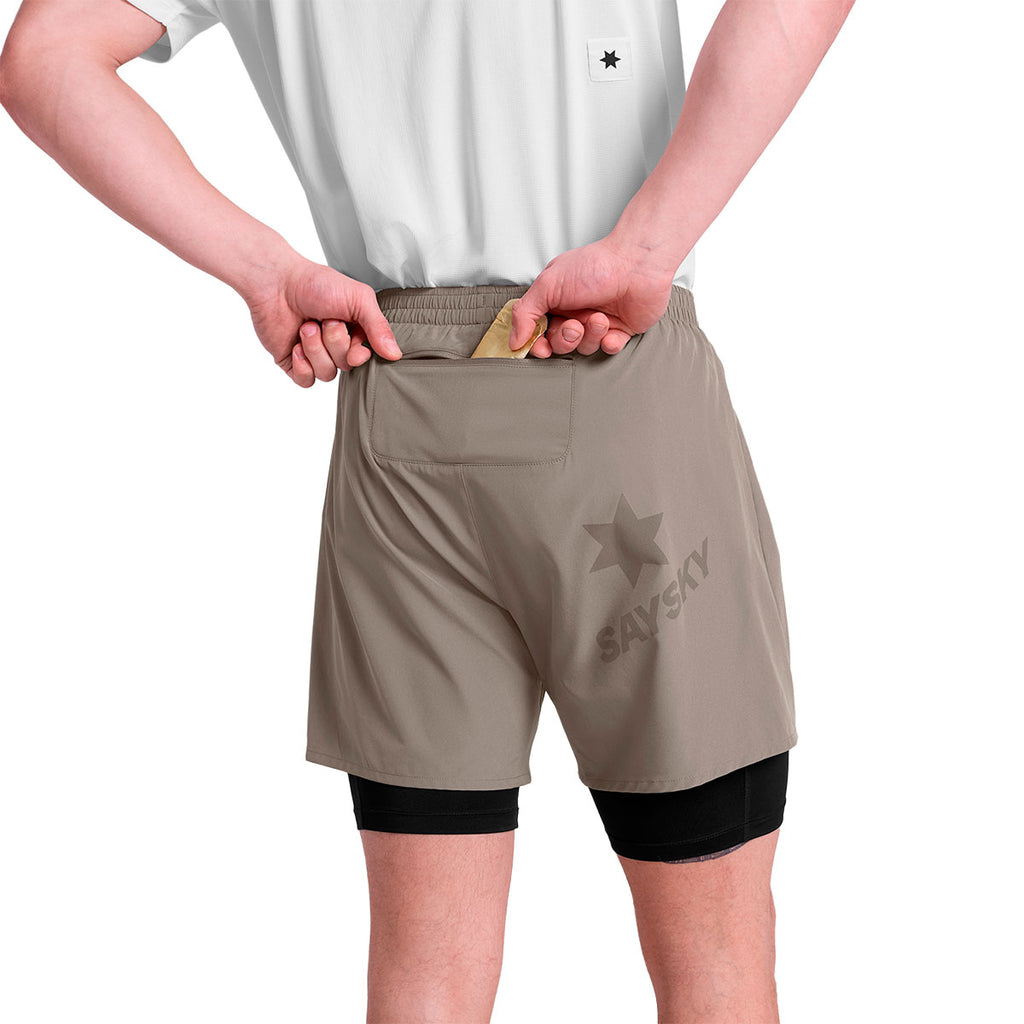Saysky Pace 2 i 1 Pace Shorts 5" i grå med baglomme
