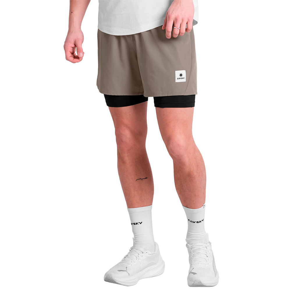 Saysky Pace 2 i 1 shorts i grå med indvendige shorts