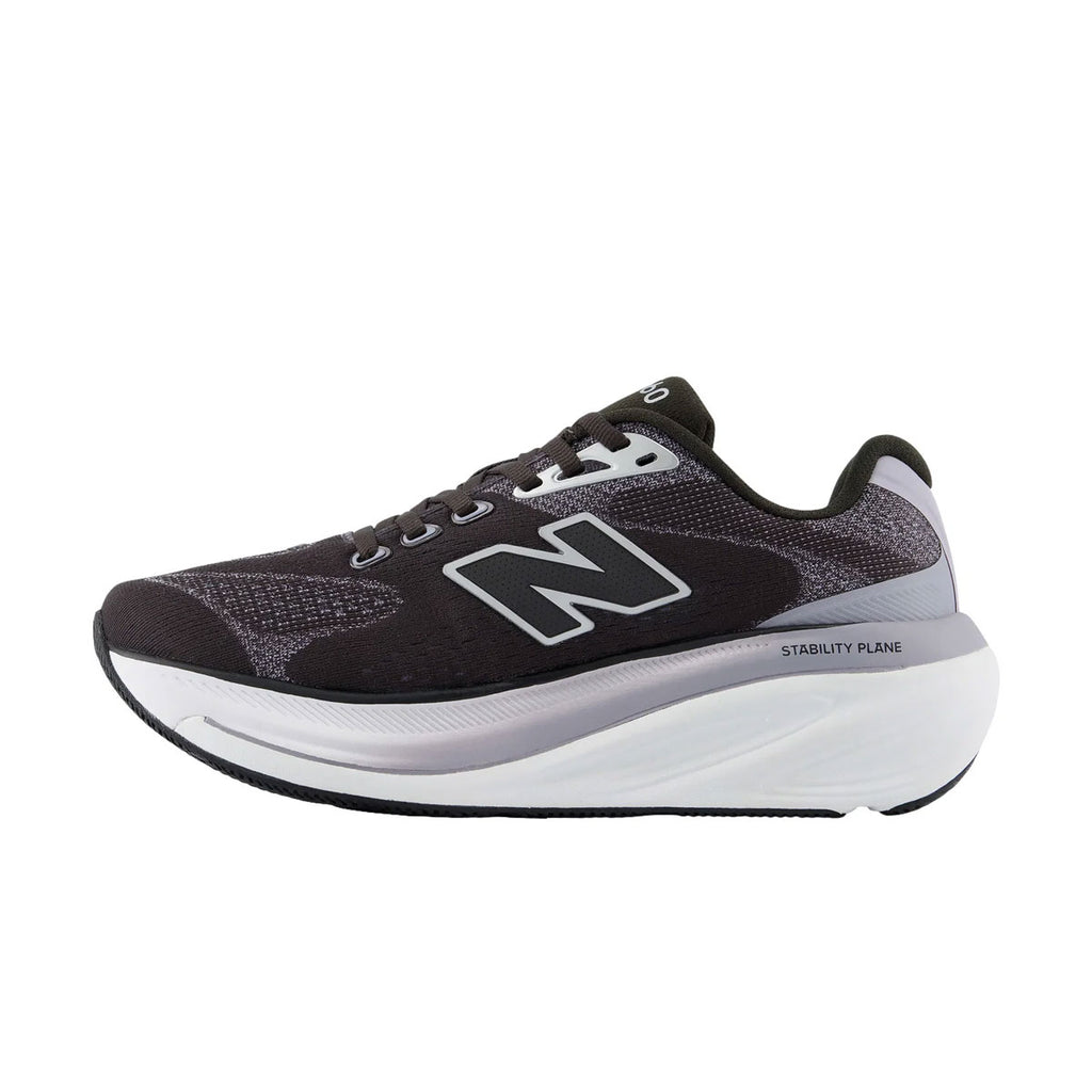 New Balance 860 V15 løbesko i sort og grå med logo