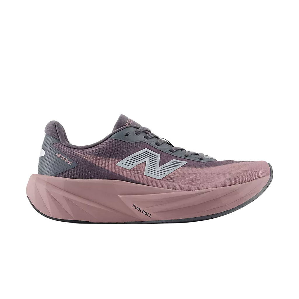 New Balance FuelCell Rebel v5 løbesko i lilla med logoer