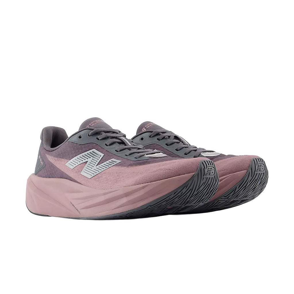 New Balance FuelCell Rebel v5 løbesko i rosa og grå