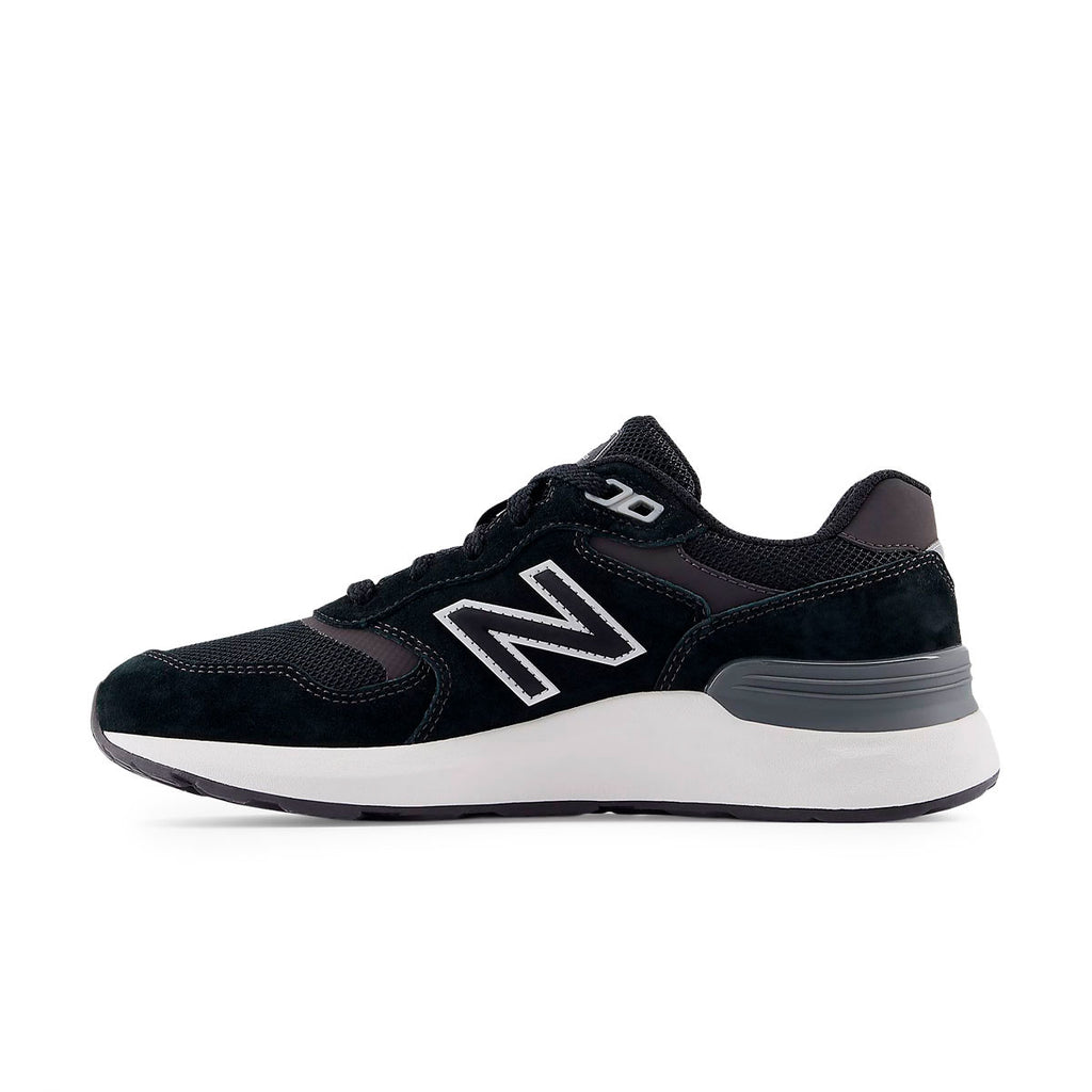 New Balance 880 damesko i mørkeblå med hvid N-logo