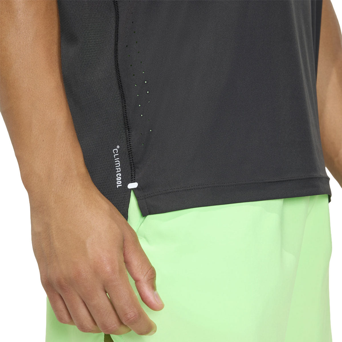 Adidas Adi365 Breeze T-shirt til mænd i sort med detaljer