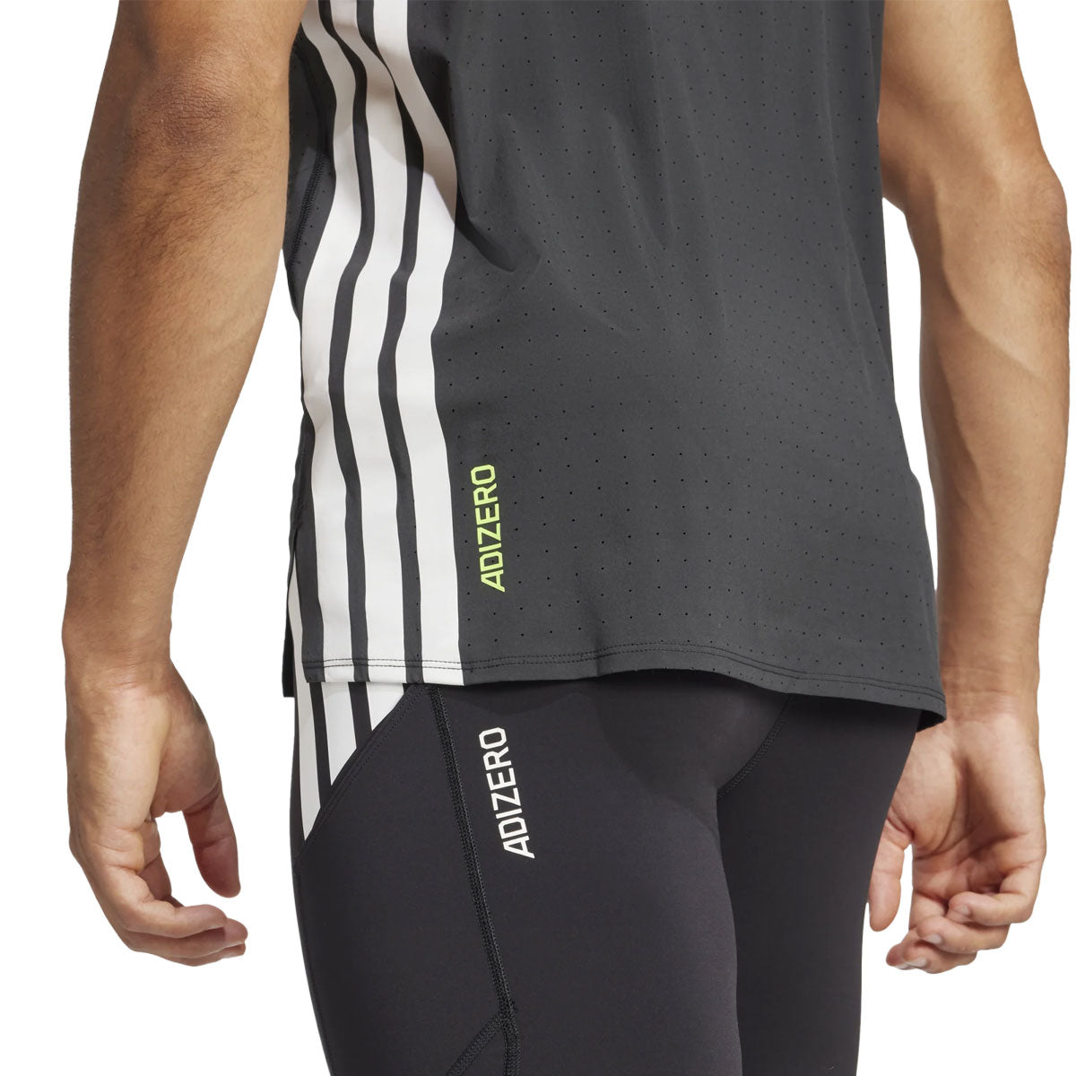 Adidas ADIZERO T-shirt til mænd med perforeret design
