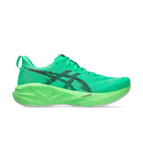 Asics Novablast 5 Dame løbesko i grøn farve med sort logo