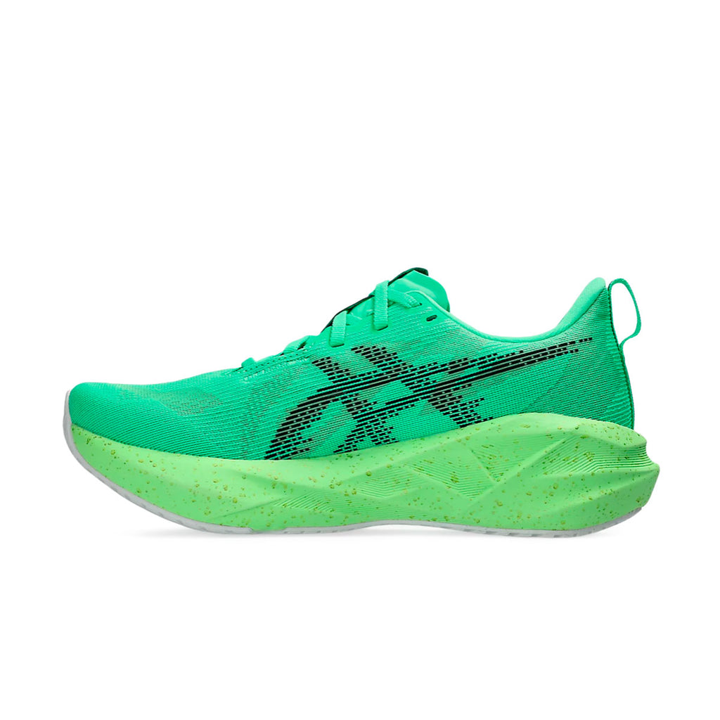 Asics Novablast 5 Dame i grøn med sort logo