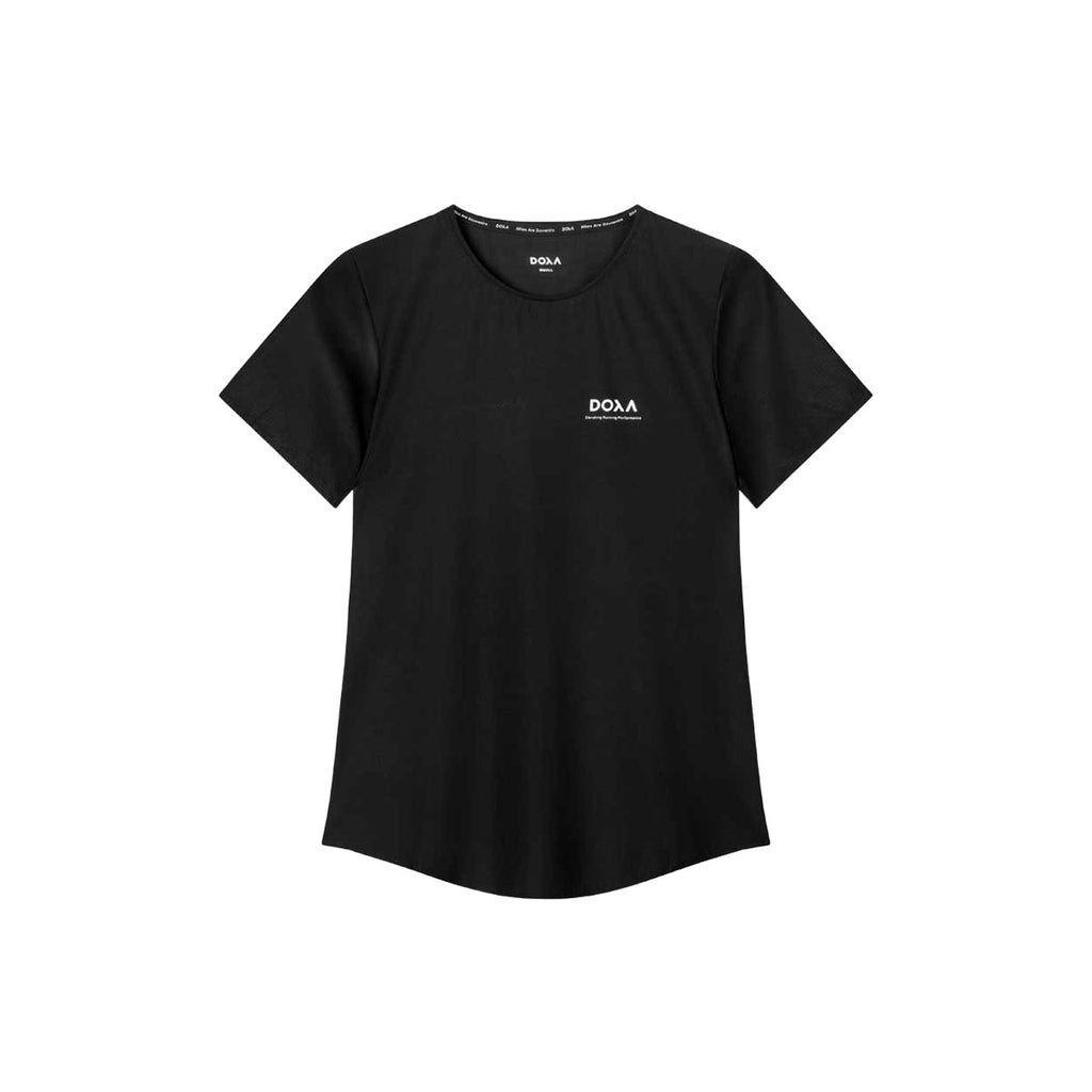Sort T-shirt med DOXA-logo på brystet