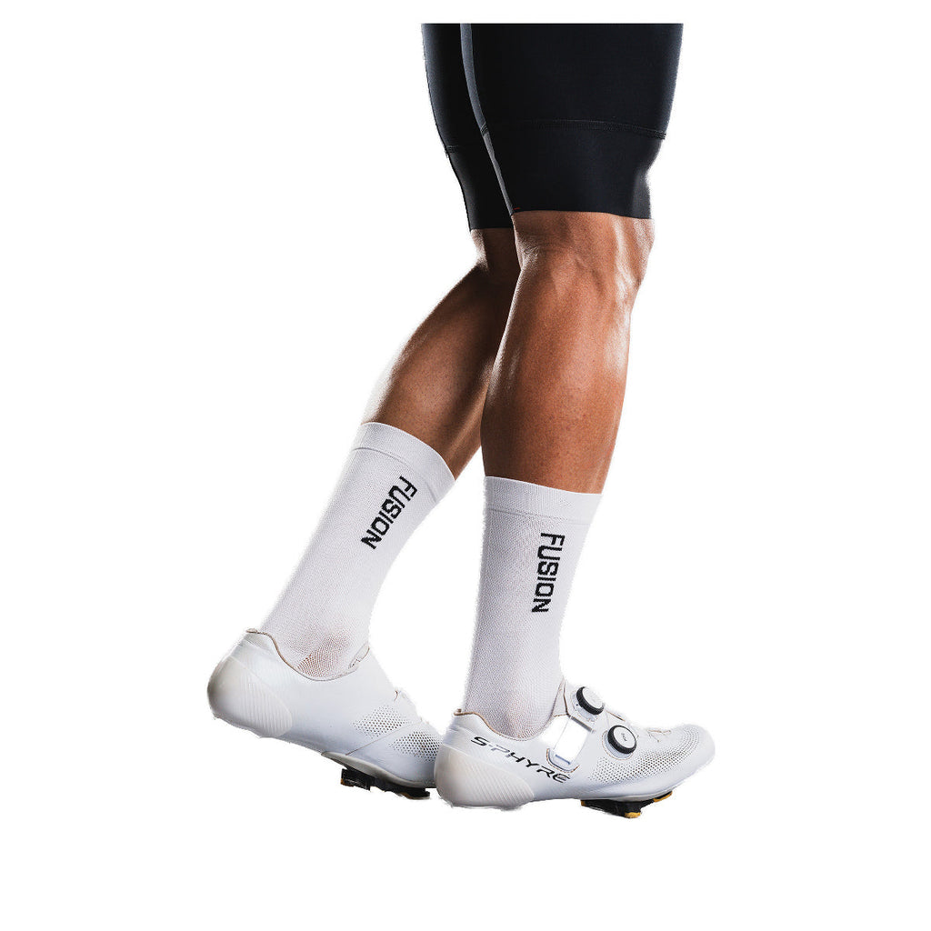 Fusion Tempo cykelsokker unisex med logo, hvide på ben og fod