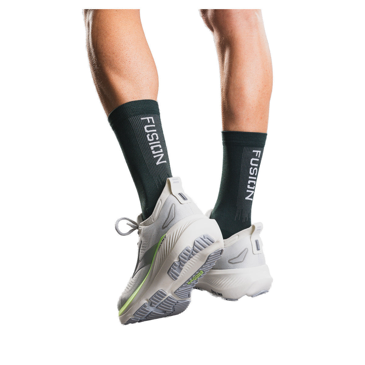 Unisex FUSION TEMPO strømper i sort med hvid tekst på skaftet
